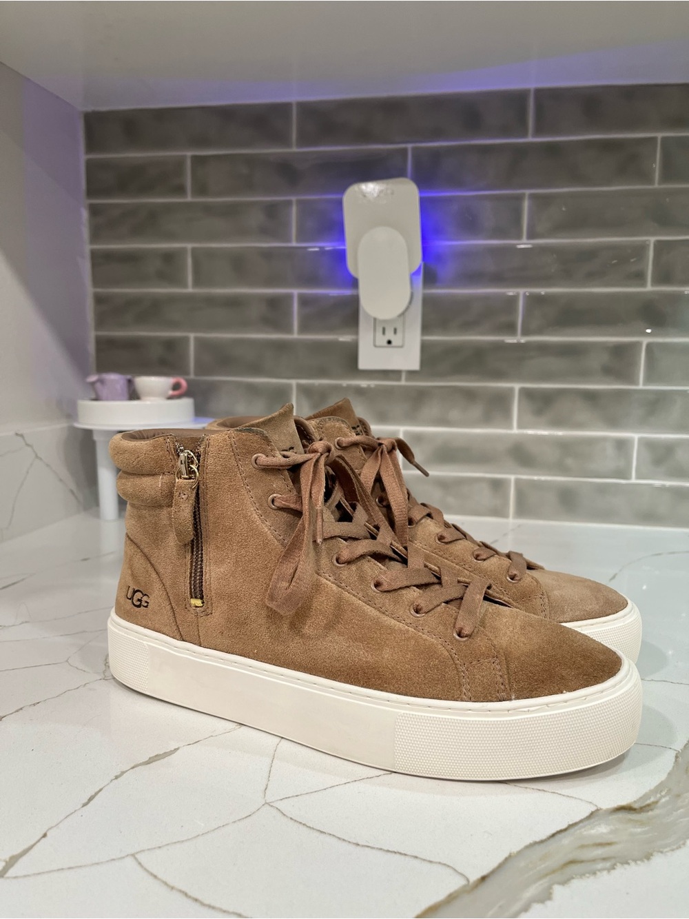 UGG OLLi Women’s Size 8.5 Color Tan